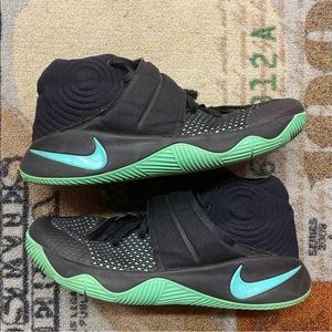 Nike Kyrie 2 green glow Sz 10 men black green